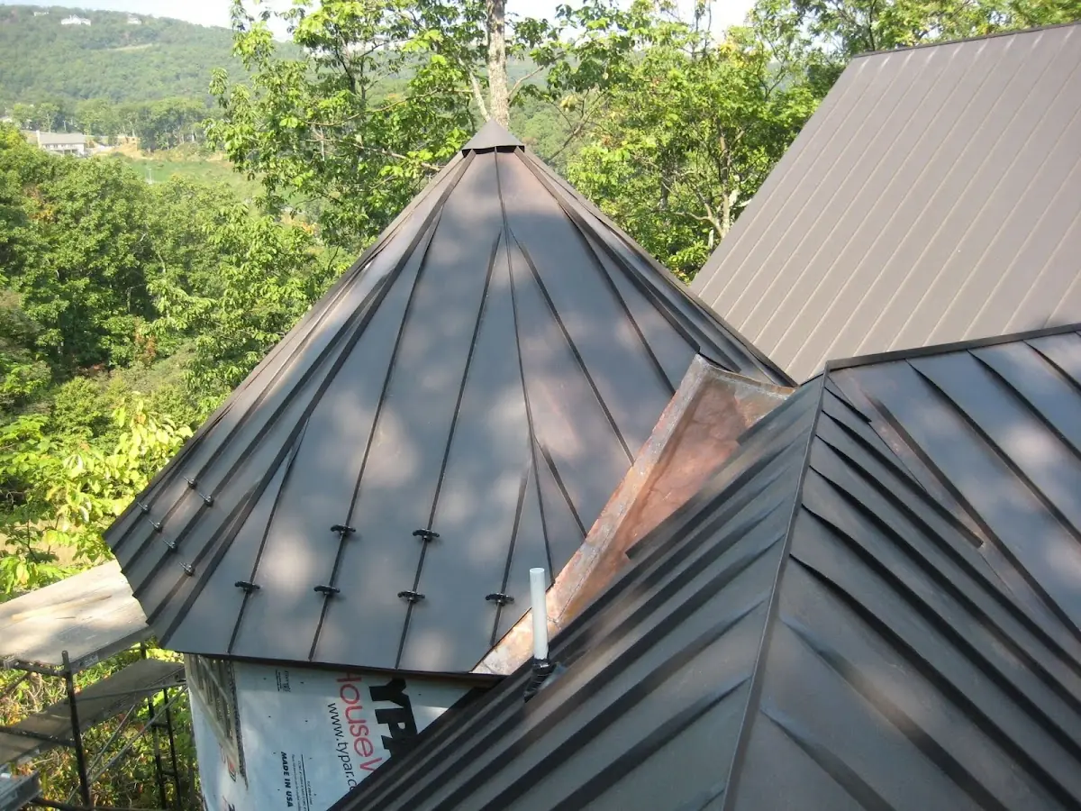 Professional Roof Tarp Installation by Craftsman Roofing in Winona